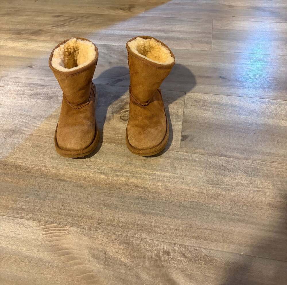 UGG Classic Short Boots Chestnut Brown Sheepskin Winter Booties